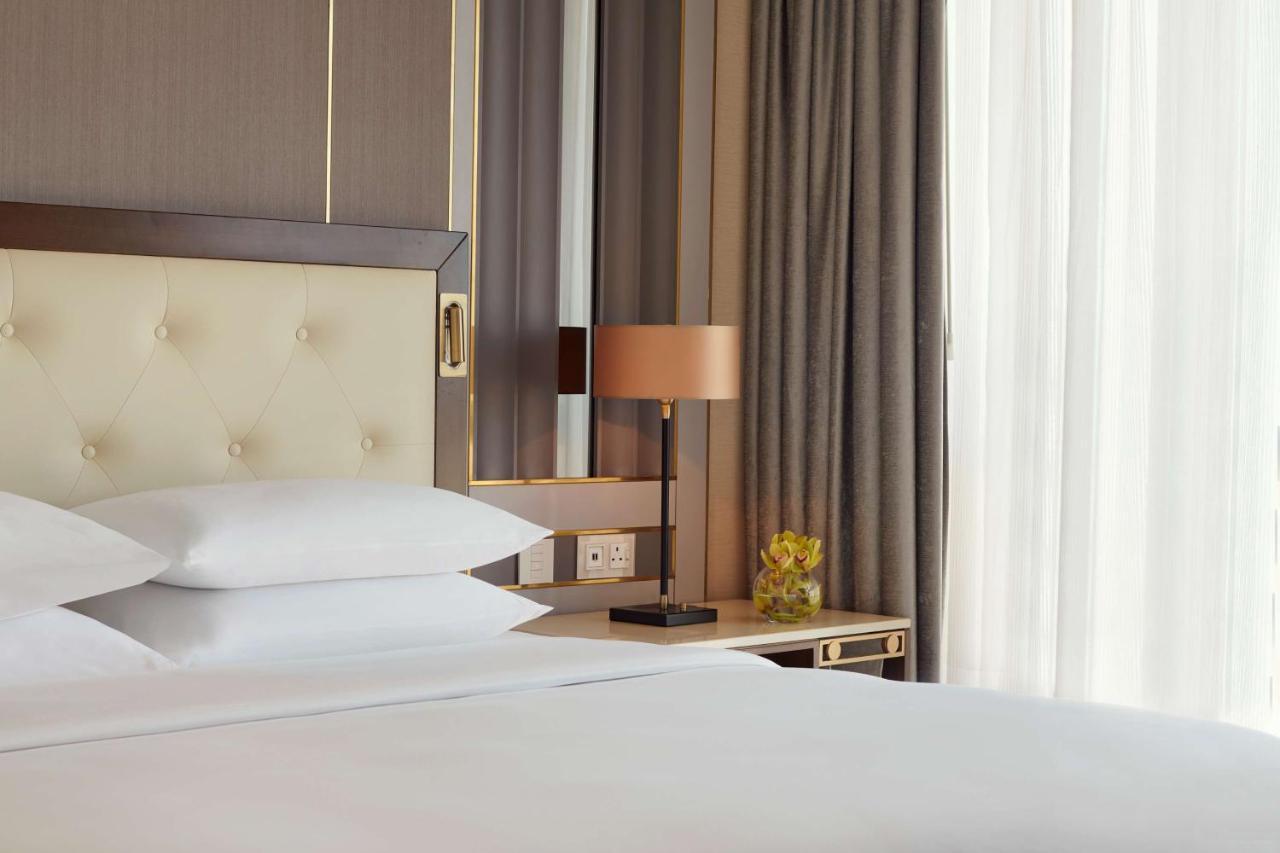 Grand Hyatt Al Khobar Hotel And Residences Dış mekan fotoğraf A bedroom at the hotel